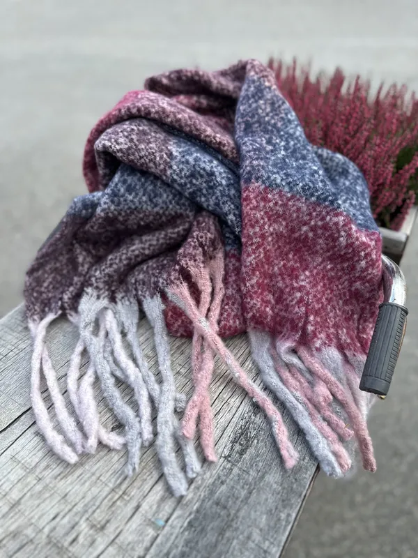 Fluffy Scarf 04