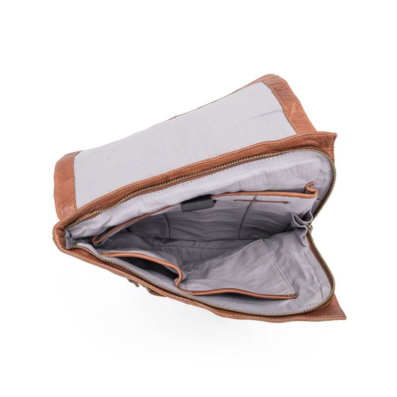 Backpack w. flap Brown 13,3